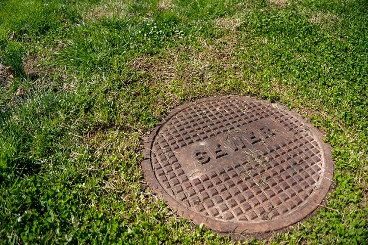 Emergency Redmond septic tank pumping in WA near 98052